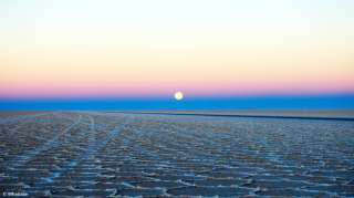 Lever de soleil sur le Salar de Uyuni