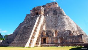 uxmal pyramide yucatan